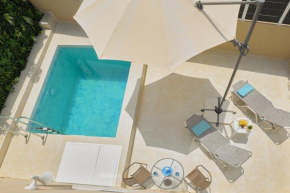 Beachside Apartment-Pool-Parking